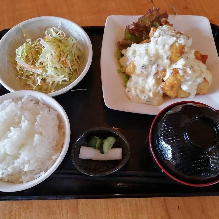 ランチの定食はボリューム満点で評判★