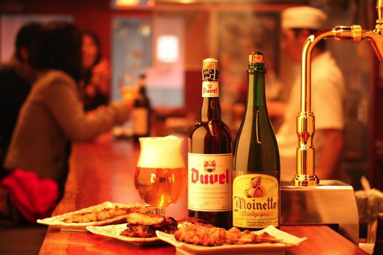 「カウンター越しに、人生が変わる。」