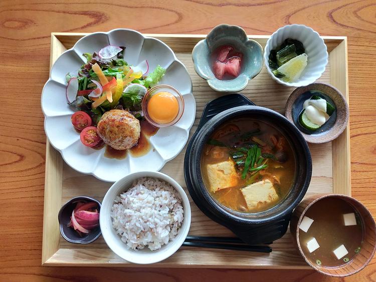 和とエスニック☆遊び心と季節を感じる定食