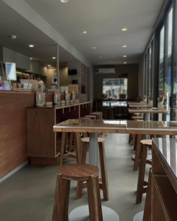 店内は落ち着いた雰囲気◎