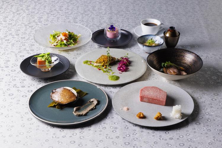 2ヶ月ごとに変わるコース料理がメイン