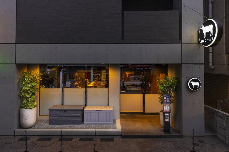 吉祥寺のヨドバシ裏通りに位置しています