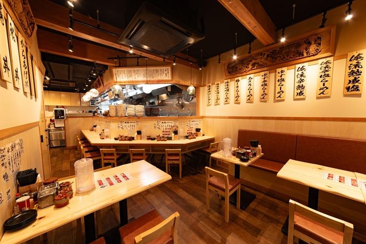 女性のお客様でも入りやすい店内です