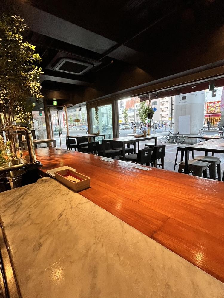 カウンター越しの出会い。