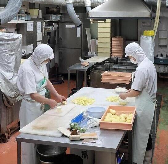 作業着・帽子等は会社貸与です◎