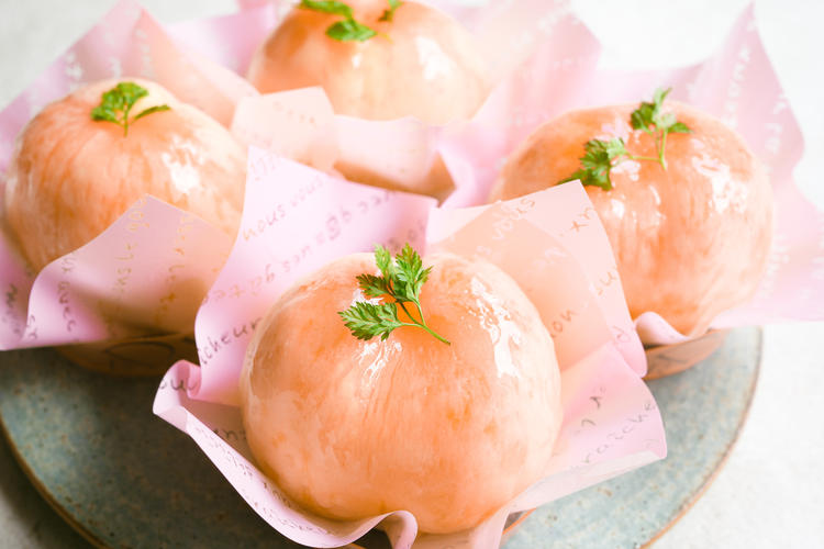 季節のフルーツを使用した生菓子も