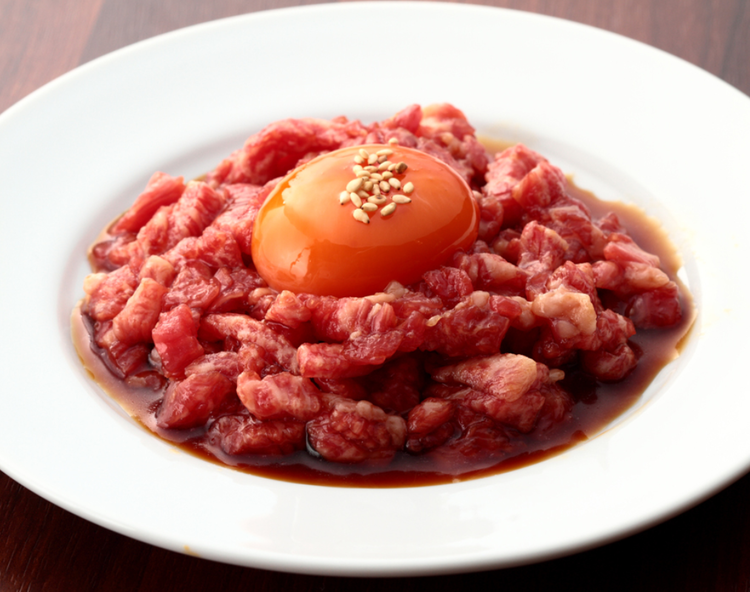 看板メニューの“黒毛和牛ユッケ”