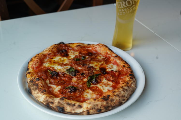 ピッツァとあなたの料理でよいお店に