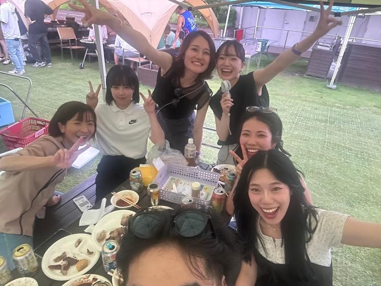 スタッフ同士の仲の良さがウリ○