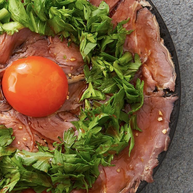 春菊と牛タンのすき焼きユッケ