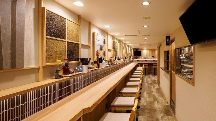 新宿駅構内、通勤は至便です！