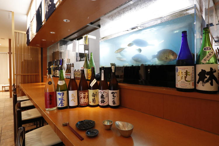 生けすの魚を目の前で調理します。