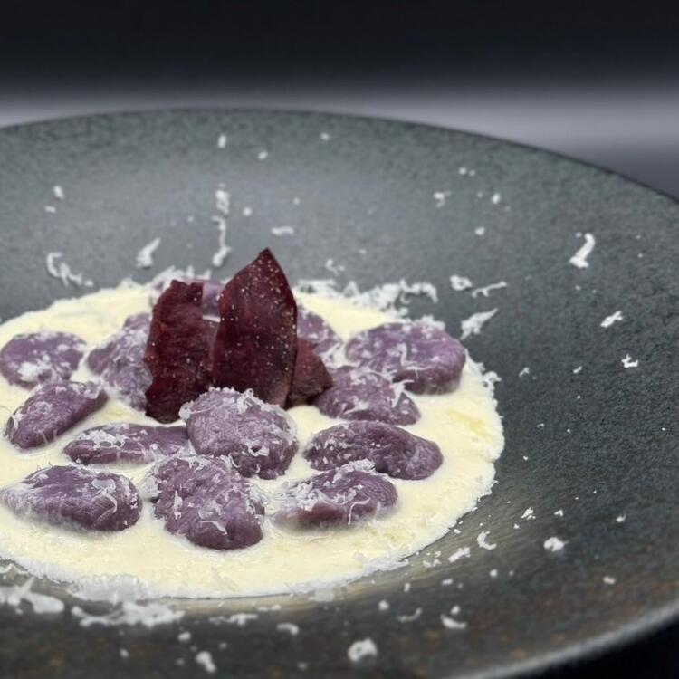 髪型・髪色・ピアス・ネイル自由♪