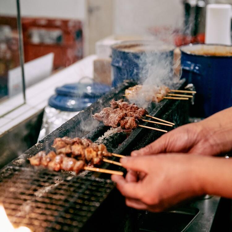 自慢のやきとん串。一本一本手打ちです！