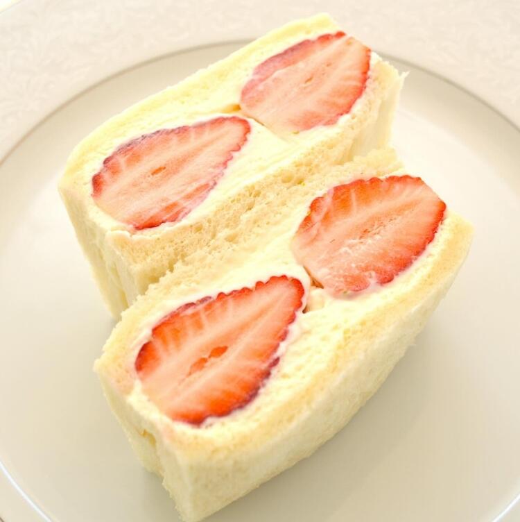 旬のフルーツに囲まれるお仕事