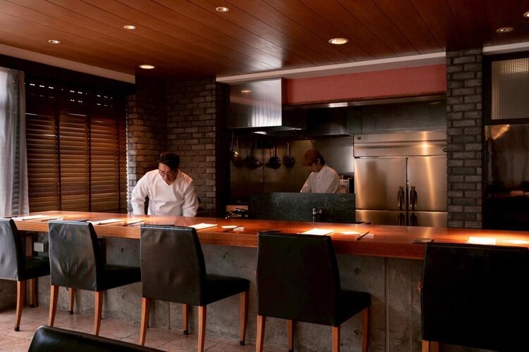 木のぬくもりが感じられる店内