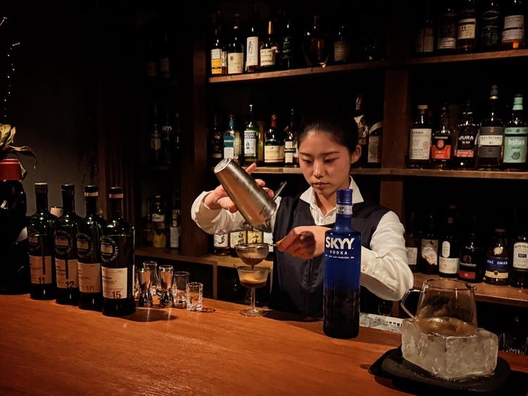 女性バーテンダーも活躍中！