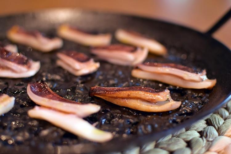 もちろんパエリアなどスペイン料理もあり