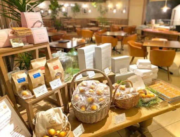 焼き菓子やギフトも販売しています！