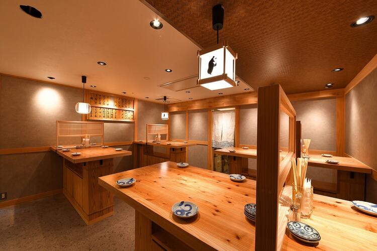 木を用いた暖かみのある店内