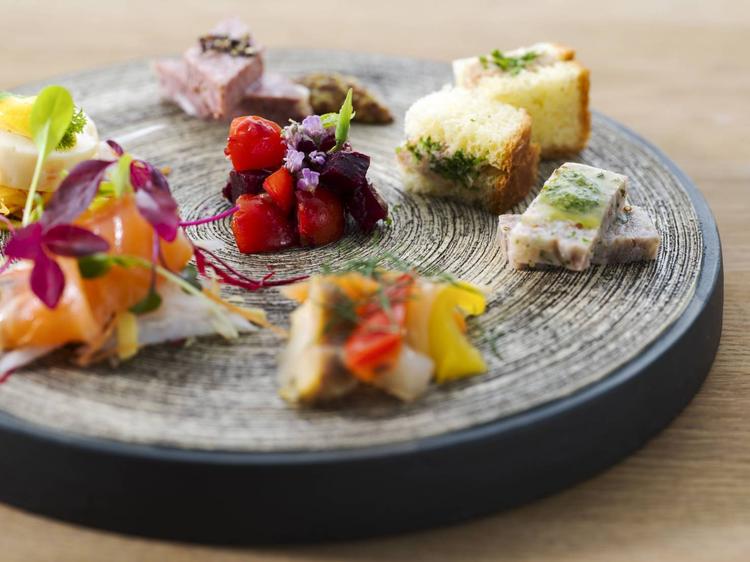 日々変わる四季折々の前菜盛り合わせ