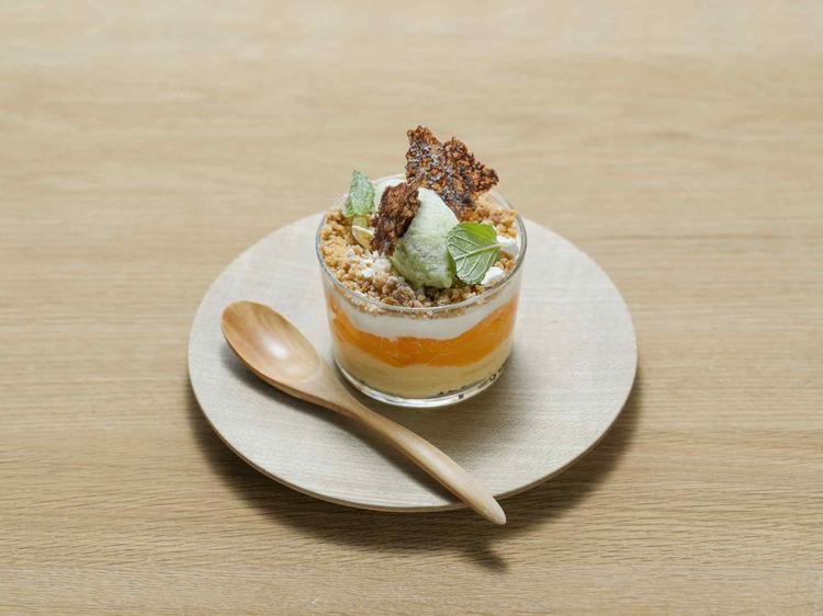 人気の季節のフルーツの〆パフェ