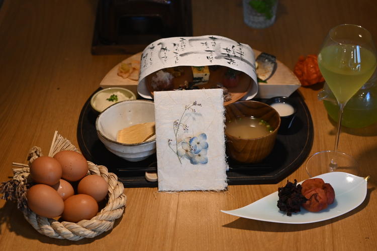 朝食にて目でも楽しめる創作料理