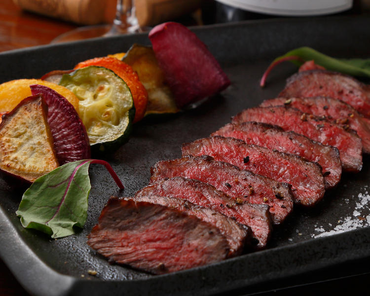 黒毛和牛うちもも肉のステーキ