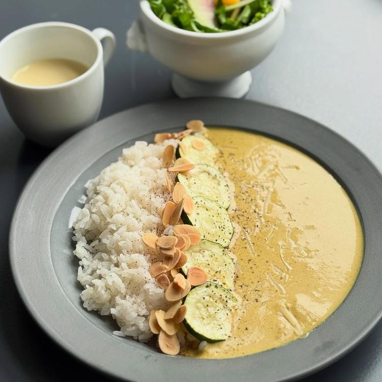 実はカレーも隠れた人気商品です