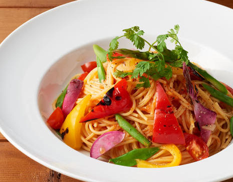 名物NALAパスタ　地元食材たっぷり使用