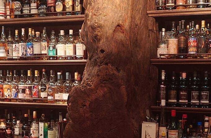 お酒の品揃えは3000種類以上！