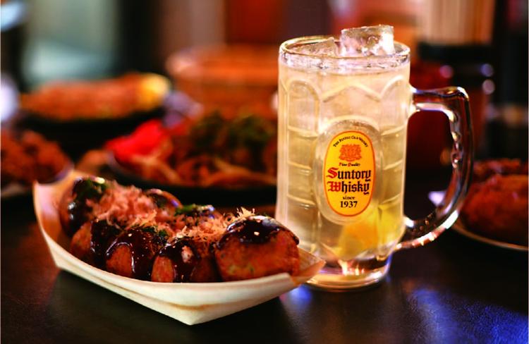 絶品のたこ焼きと角ハイボール