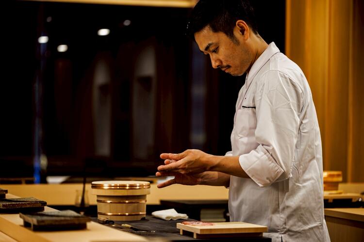 若手鮨職人の育成は当店へ！