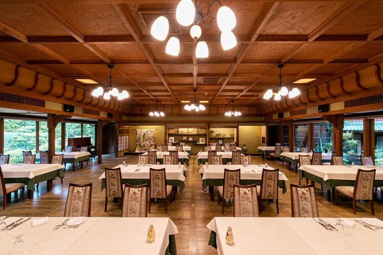 老舗料亭旅館をリノベーションした店内