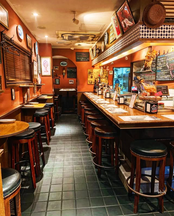 本場スペインを再現したカウンター席！