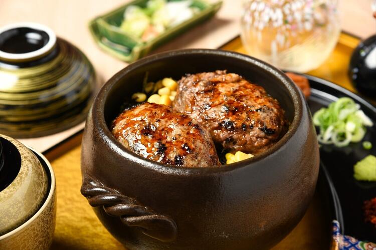 名物は〈ハンバーグひつまぶし〉
