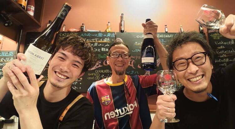 キッチンもホールも一緒にチームプレイ！