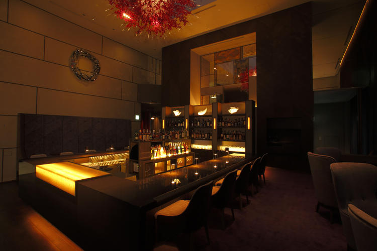 ローカウンターの奥には半個室も