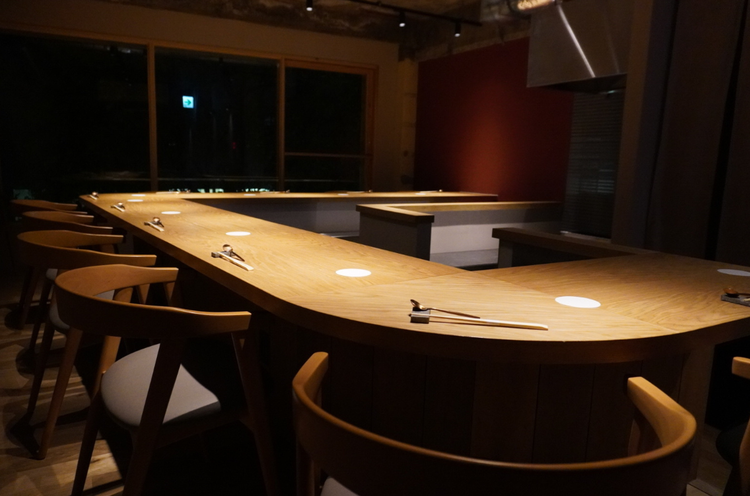 落ち着いた高級感のある空間を演出