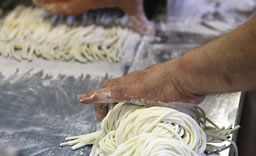 極太麺にもこだわっています◎