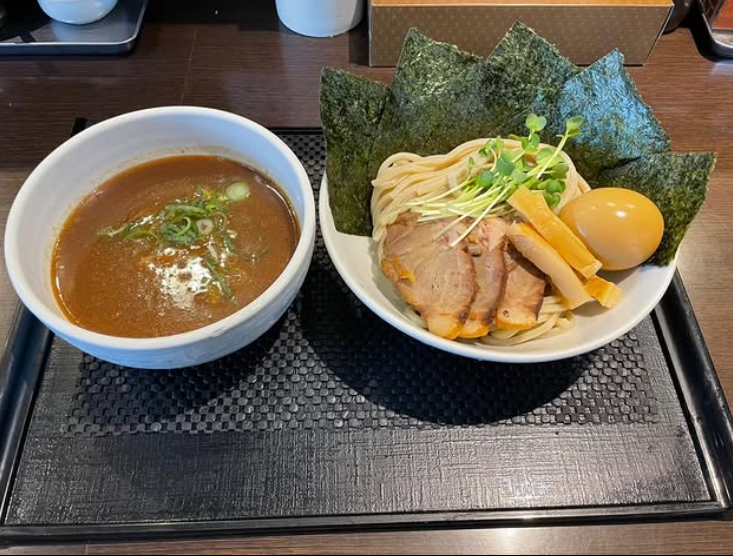 こだわりの自家製麺を使用◎