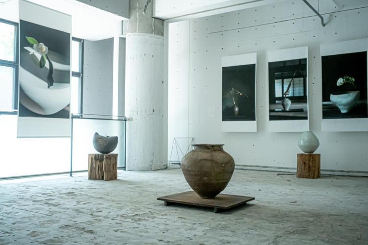 2階はおしゃれなギャラリースペース