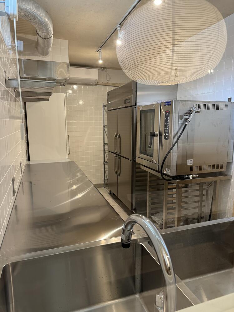 まっさらで綺麗な店内