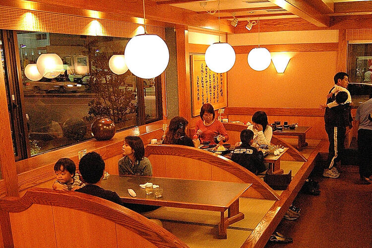 沖縄県内で11店舗を展開する安定企業