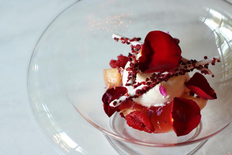 著名人も多くご来店される人気店