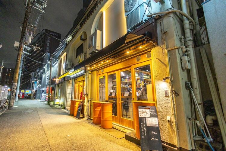 路地に佇む当店の雰囲気です！