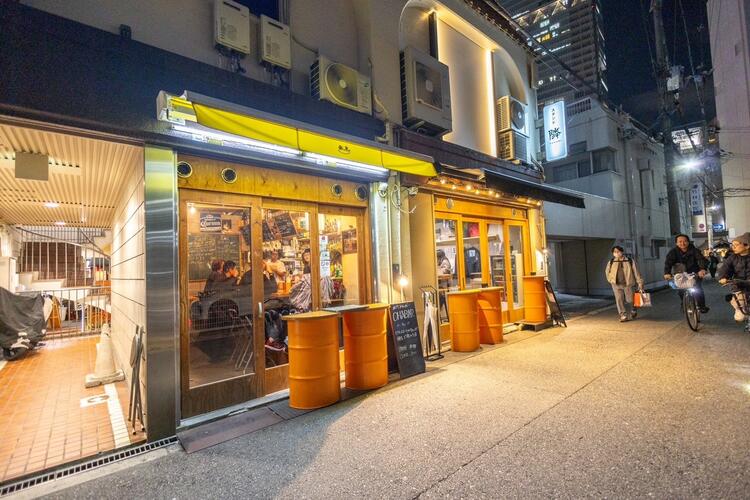 路地に佇む当店の雰囲気です！