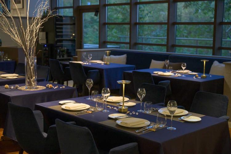 日常を離れた優雅さに包まれる空間。