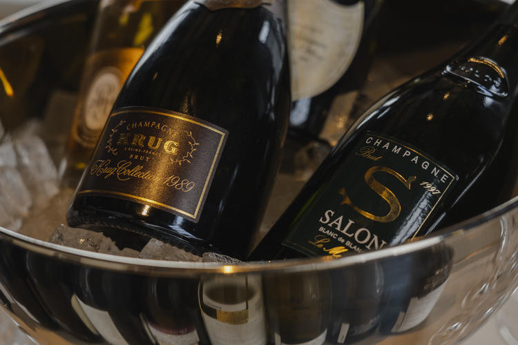 一流のワインに触れながら知識を磨けます。