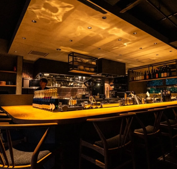 内装や照明にもこだわり抜いた店内